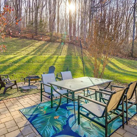 Virginia Escape With Patio And Fire Pit, Near Hiking! Villa